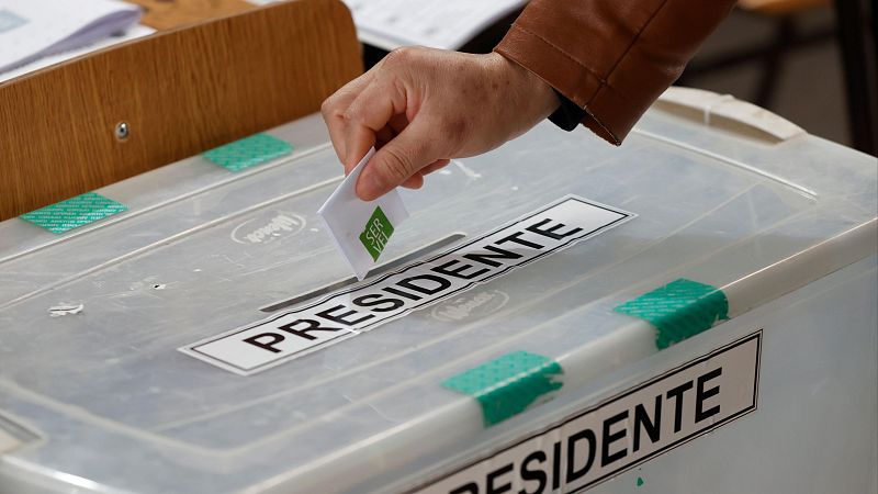 Cinco Continentes - Chile pone fin a su campaña electoral para las presidenciales - Escuchar ahora