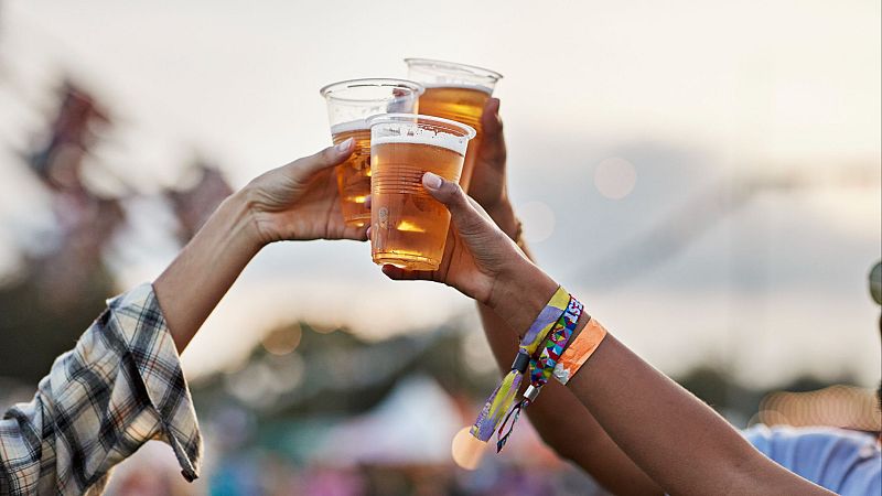 Día Mundial sin Alcohol: Cada vez se bebe menos cantidad pero se empieza antes - 24 horas fin de semana | Escuchar