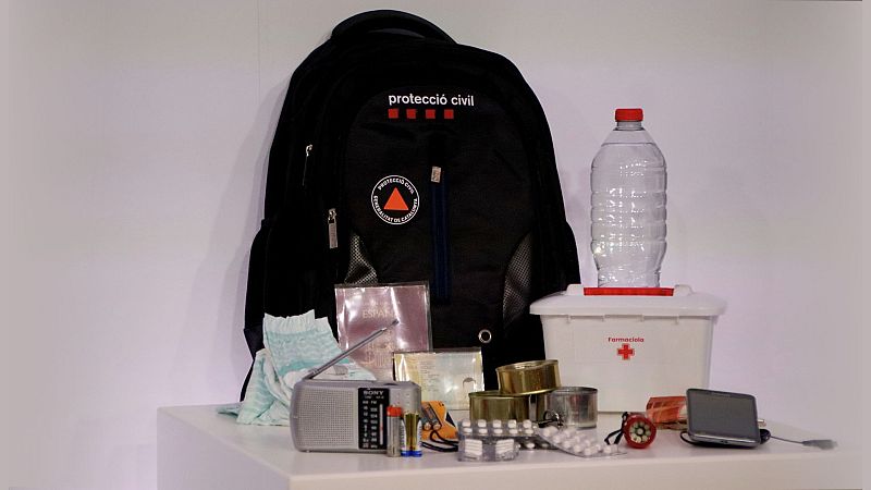 El Govern impulsa un kit d'emergències per a la ciutadania | Sergi Bassolas