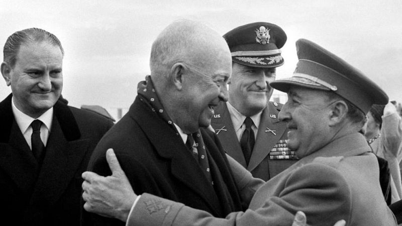 Del aislamiento internacional a la apertura