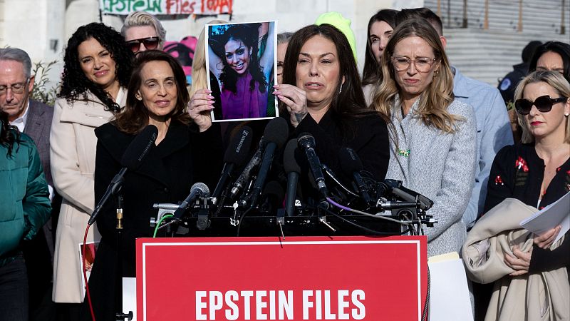 Crónica internacional -  Trump recibe, para su ratificación, el proyecto de Ley aprobado por el Congreso, que obliga a publicar los documentos de la investigación sobre el depredador sexual Jeffrey Epstein - Escuchar ahora