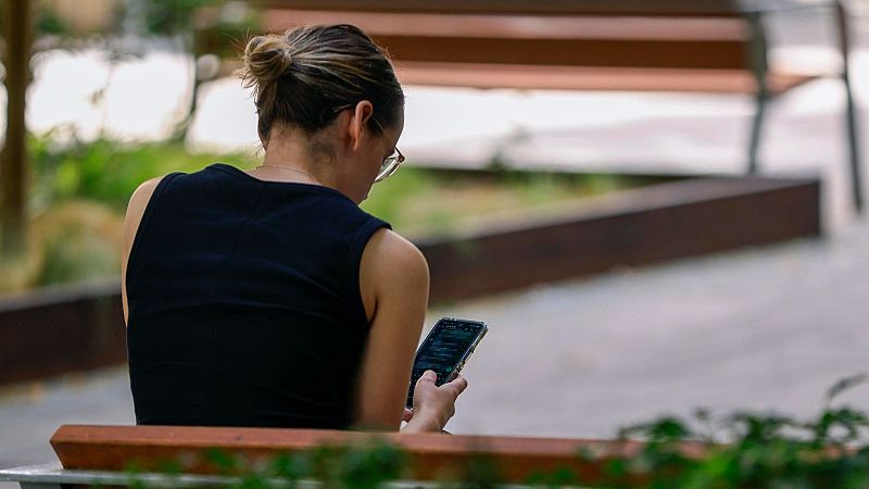 Los jóvenes tienen mejor salud en general, aunque el estrés y la ansiedad siguen creciendo - Las mañanas de RNE | Escuchar