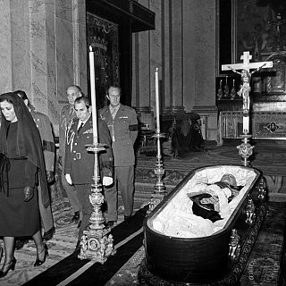 "La caja del ataúd se cerró con tres llaves"