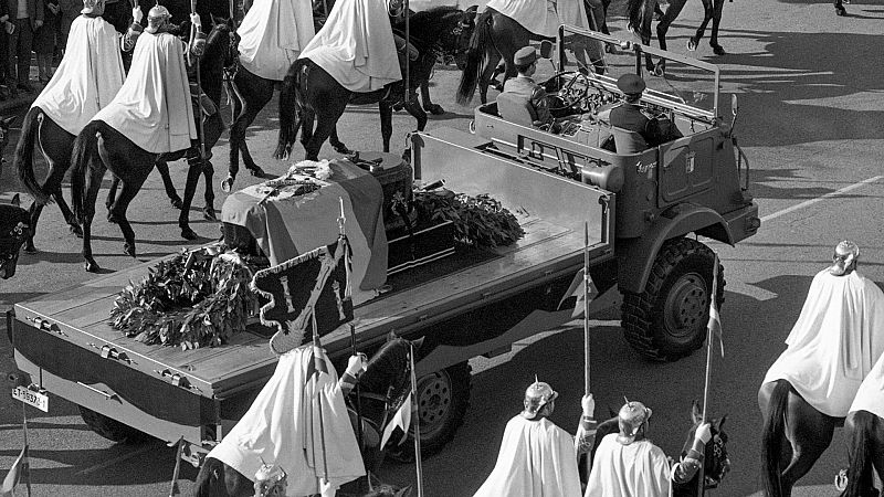 "La caja del ataúd se cerró con tres llaves"