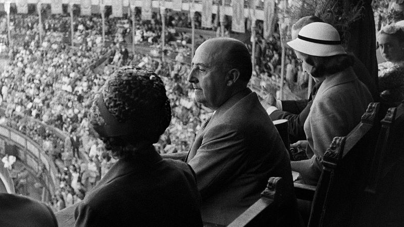 Bon dia i bona sort - 50 anys de la mort de Franco: està més viu que mai entre el jovent?