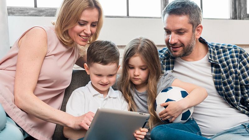 Protegemos tu privacidad - Protección del menor en internet: recomendaciones para padres y tutores - 28/11/25 - Escuchar ahora