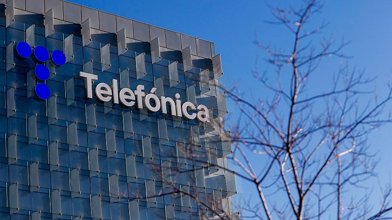 UGT confía en un ERE “100% voluntario” en Telefónica - Las mañanas de RNE | Escuchar