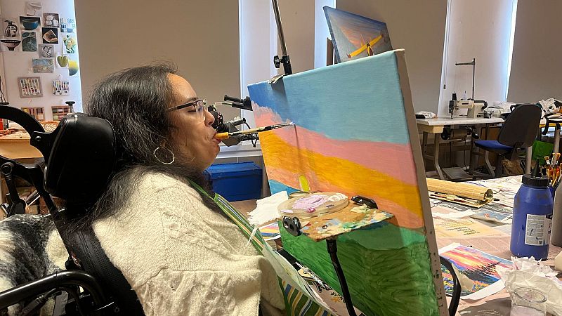 Wafa, superviviente: "Con la silla de ruedas eres libre. Con un maltratador no" - Mediodía en RNE | Escuchar