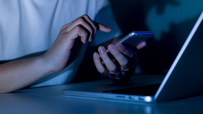 Bróders, un espacio para jóvenes que busca romper con la 'manosfera': "Cuando buscan respuestas, al tercer clic de Internet están metidos en un foro antifeminista"-Escuchar ahora