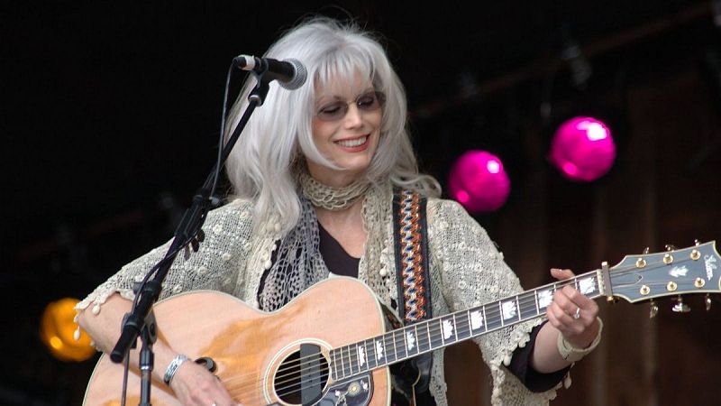Sin rodeos - Emmylou Harris prepara su despedida de escenarios europeos - 01/12/25 - Escuchar ahora
