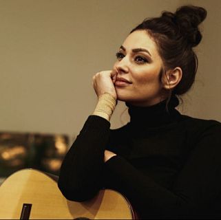 Mercedes Luján, guitarrista