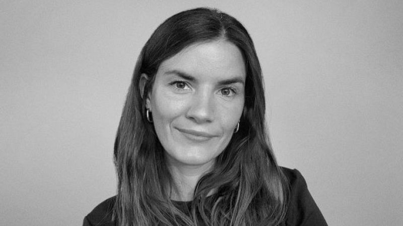 Libros de arena - Estela Sanchis y 'Hasta aquí toda va bien' - Escuchar ahora