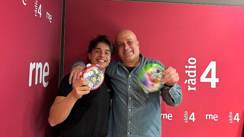 El mat de Rdio 4 - Cesc Sansalvad canta la seva nadala preferida: 'Quan somrius' - El mat de Rdio 4 | Escoltar