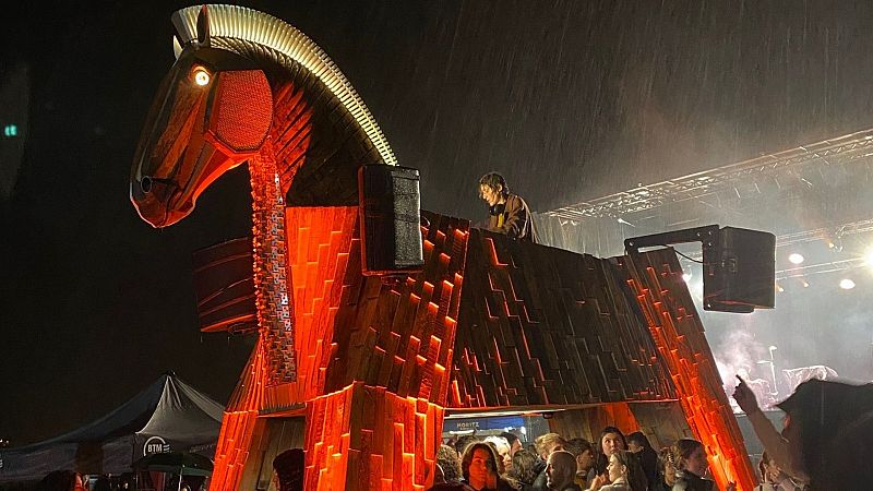 Mediterráneo - Cavall de Troia y el House Amazigh de DJ Yasmina Karrum - 07/12/25 - Mediterráneo | Escuchar