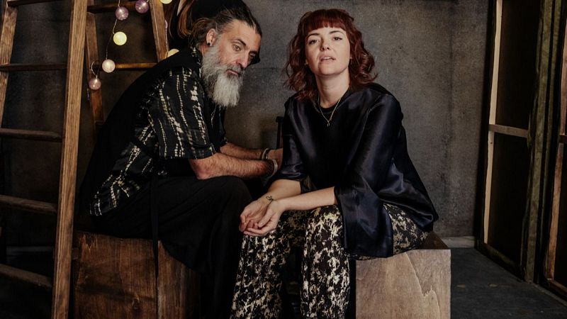 El ojo crítico - Mäbu nos traen 'ä - El Sonido de una Tierra Escondida' - 08/12/25 - Escuchar ahora