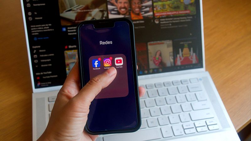 Cinco continentes - ¿Cómo van a afrontar los jóvenes australianos la prohibición de las redes sociales? - Escuchar ahora