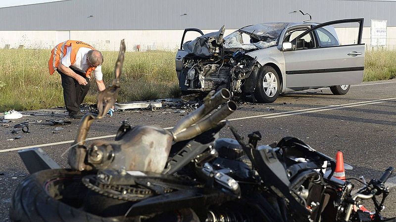 Interior impulsa una campanya per reduir les morts de motoristes | Sergi Bassolas