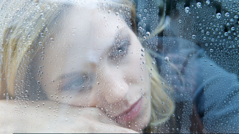 L'Entrellat - Tens m�s son, cansament i et sents trist i desmotivat? Segurament pateixes de depressi� hivernal i et portem consells per fer-hi front - L'Entrellat | Escoltar