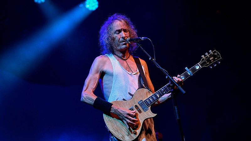 Hoy empieza todo - Homenaje a Robe Iniesta & a Jorge Ilegal - 10/12/25 - Hoy empieza todo | Escuchar