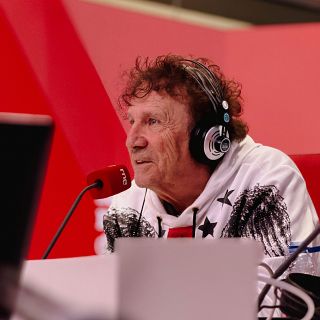 Ob�s homenajea a Robe y Jorge Ilegal