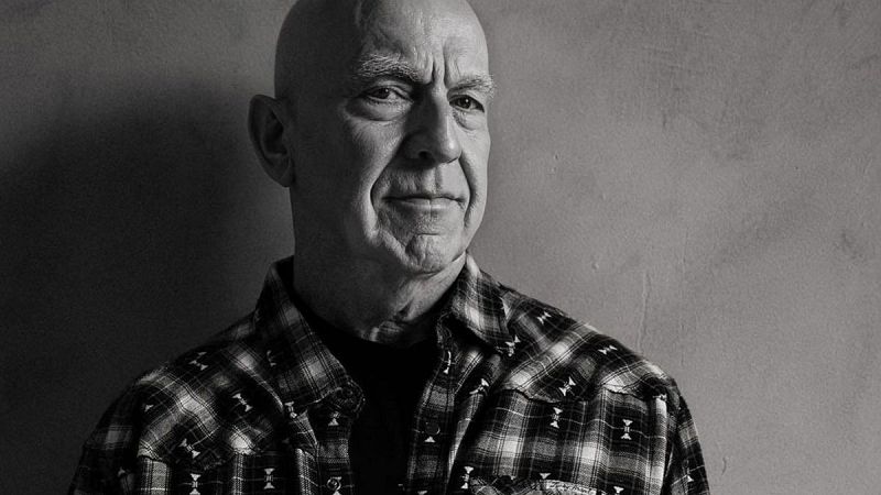 Sin Rodeos - Bernie Leadon, fundador de los Eagles, retoma su legendario camino - 12/12/25 - Escuchar ahora