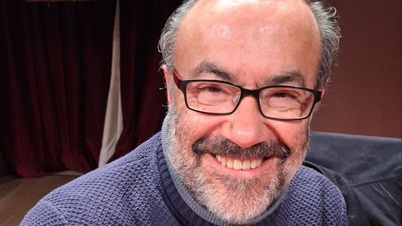 No es un día cualquiera - Un libro bajo el brazo con Jesús Marchamalo - No es un día cualquiera | Escuchar