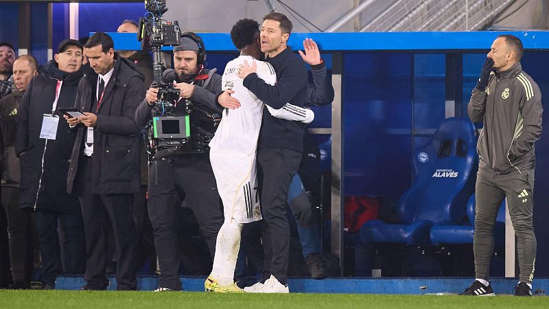 El Real Madrid gana y Xabi Alonso respira - La hinchada | Escuchar