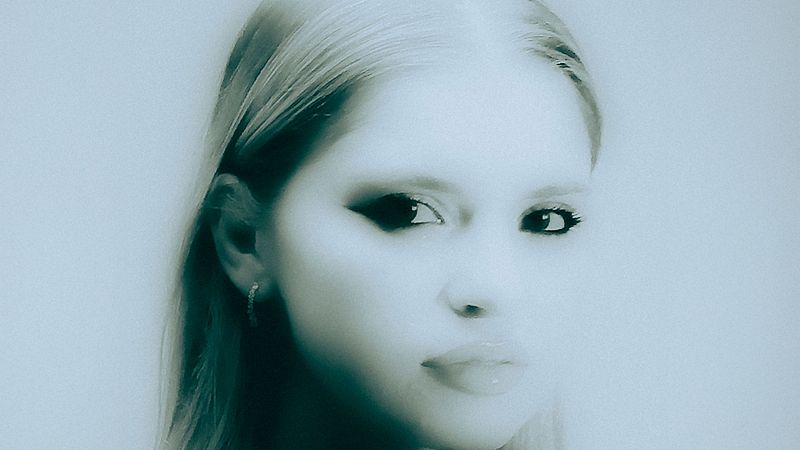 Denna presenta 'Si no est�s', un tema que marca un punt d?inflexi� a la seva carrera - Xavif�rnia | Escoltar