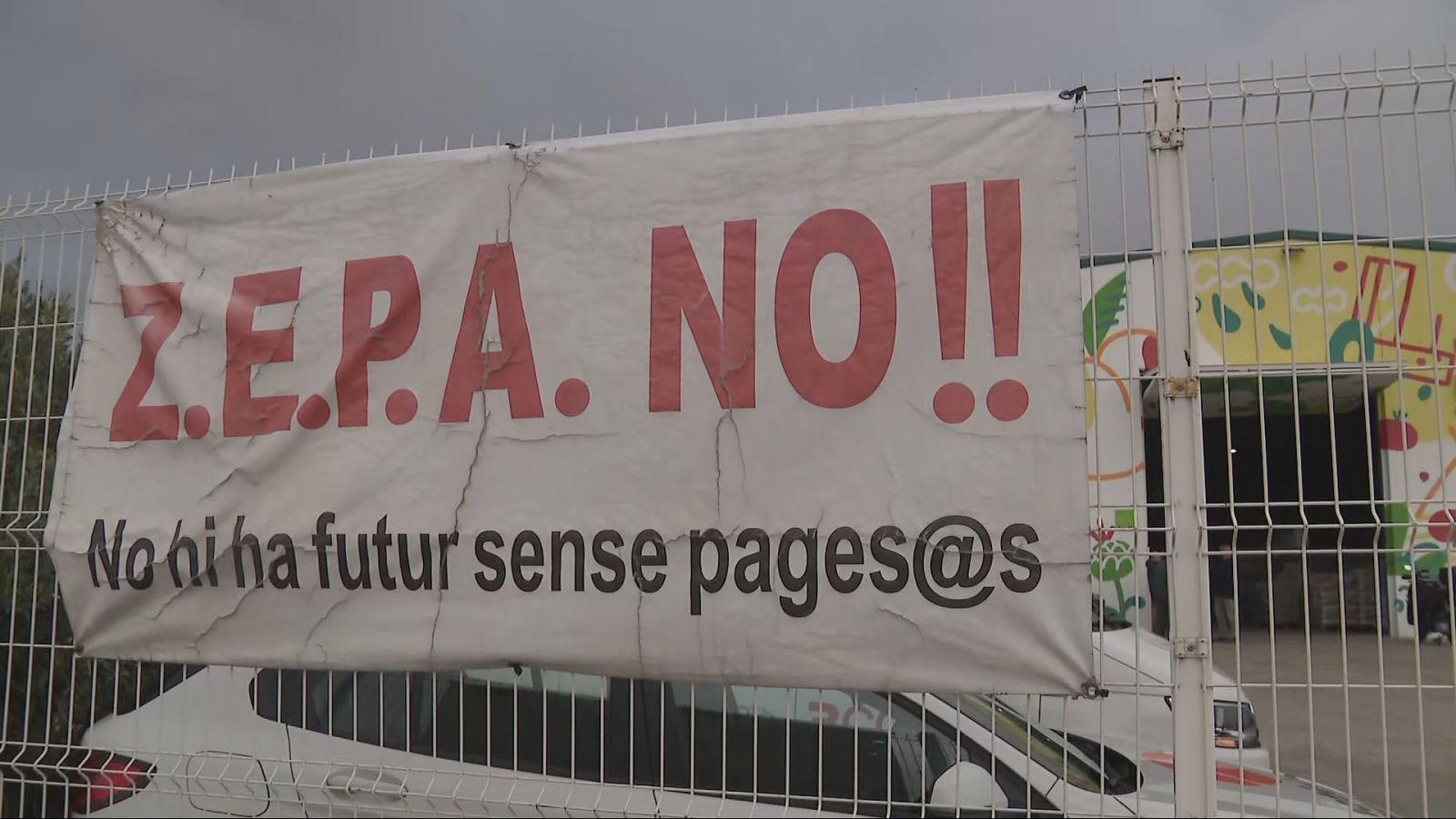 Marxa lenta de pagesos a Barcelona contra l’ampliació de la ZEPA al Baix Llobregat