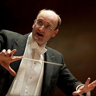 Andrew Manze dirige obras de Moberg, Elgar y Brahms