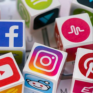 International conflicts and social media risks for teenagers