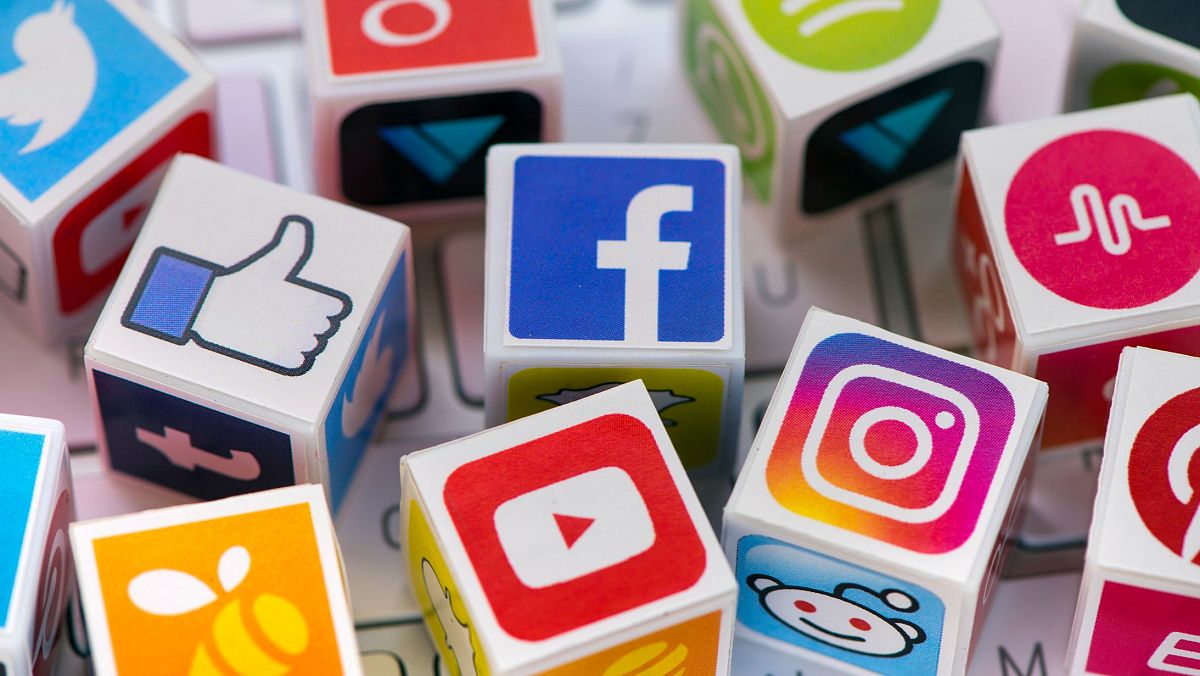 International conflicts and social media risks for teenagers