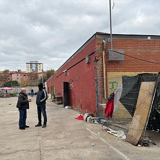 L'Ajuntament de Badalona desallotja unes 400 persones de l'antic Institut B9