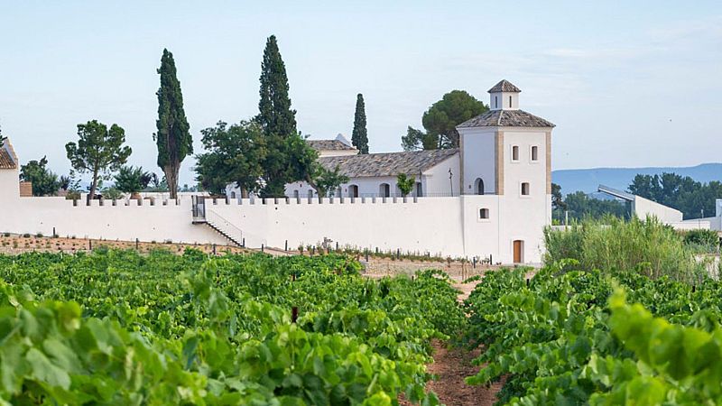 Visitamos un retiro exclusivo entre vi�edos en Requena - En clave Turismo | Escuchar