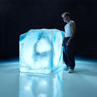 Carlos Marco torna a escena amb 'SUPERFICIAL'