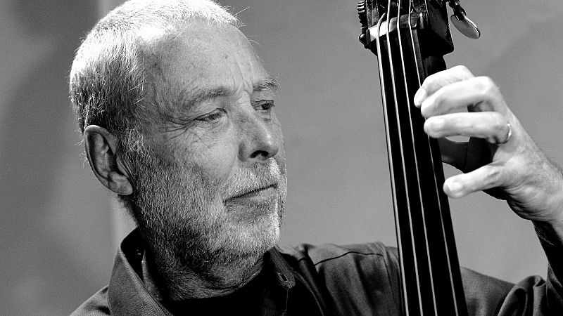 Solo jazz - Dave Holland, el contrabajo contempor�neo en su justo centro - 19/12/25 - S�lo jazz | Escuchar