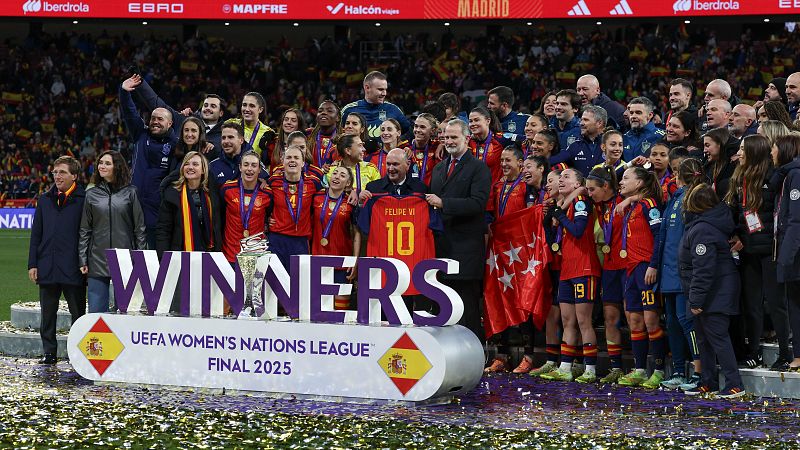 Éxito del fútbol femenino español en 2025 - La hinchada | Escuchar