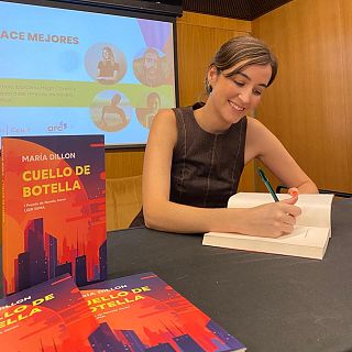 María Dillon presenta su primera novela: 'Cuello de botella'
