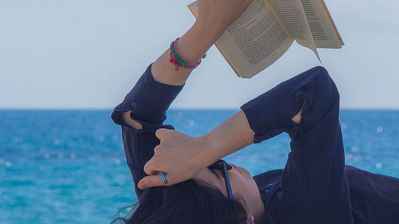 Mediterráneo - Un Remanso. Retirarse para leer cerca del mar - 21/12/25 - Mediterráneo | Escuchar