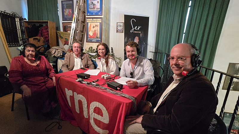 La Navidad suena a zambomba desde Jerez de la Frontera - Celebrando España | Escuchar