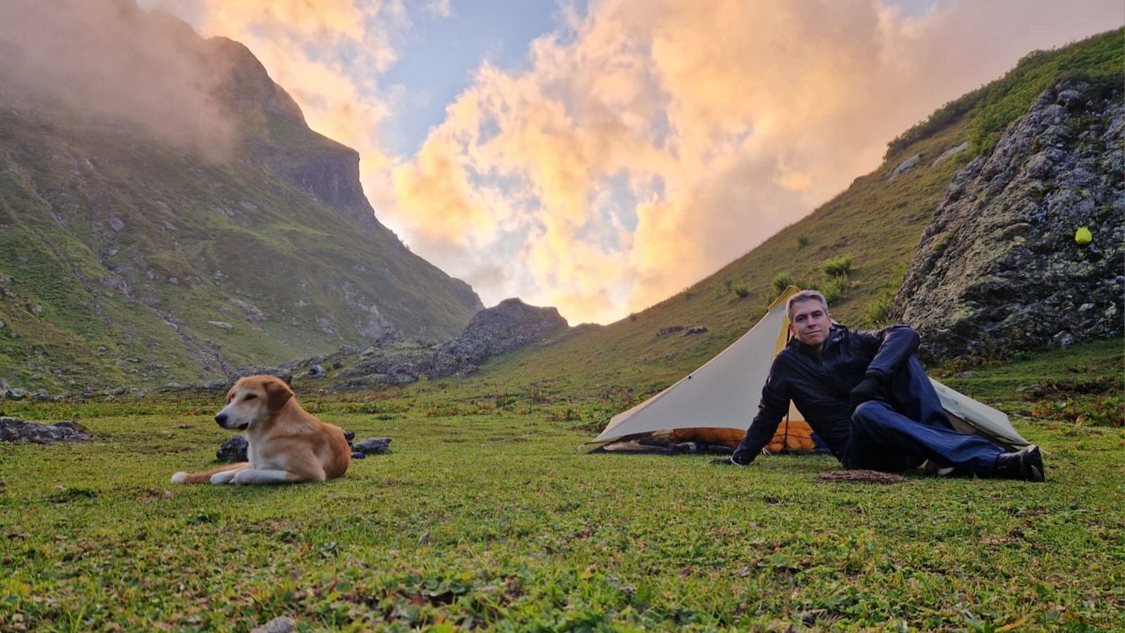 Nadales de Lo Pau de Ponts i Cesc Sansalvad� i el catal� que fa la volta al m�n a peu