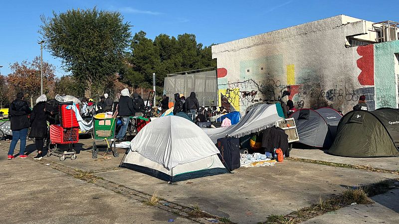 El mat� de R�dio 4 - 80 migrants continuen dormint sota el pont de la C-31 a Badalona amb pluja i fred hivernal - El mat� de R�dio 4 | Escoltar