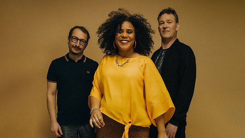 Cuando los elefantes sueñan con la música - Zuco 103 + Bossacucanova + The Ipanemas - 23/12/25 - Cuando los elefantes sueñan con la música | Escuchar