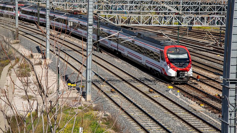El abono único de transportes: "Hay que ampliar la oferta" - Las mañanas de RNE | Escuchar