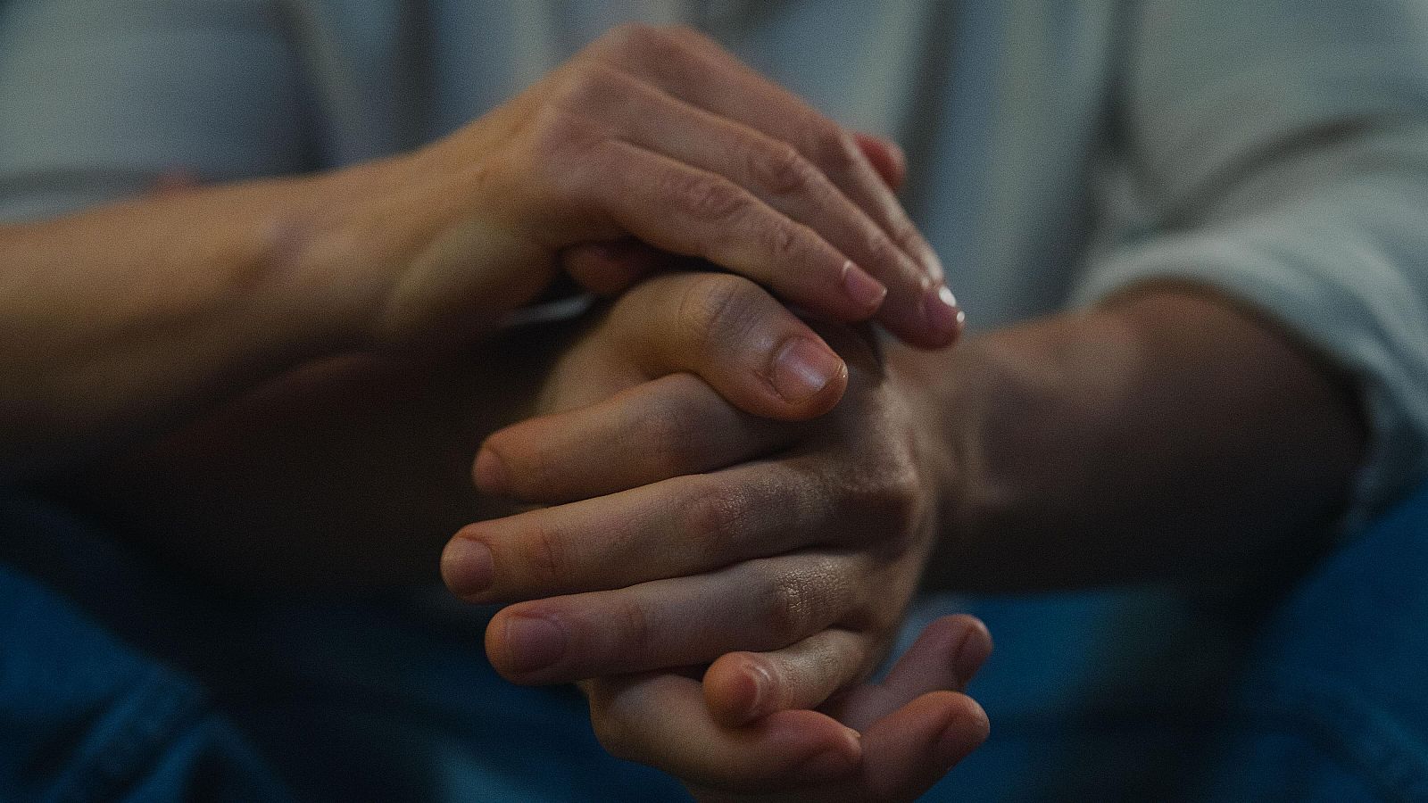 La sillas vacías en Navidad: cómo gestionar el duelo - Mediodía en RNE | Escuchar