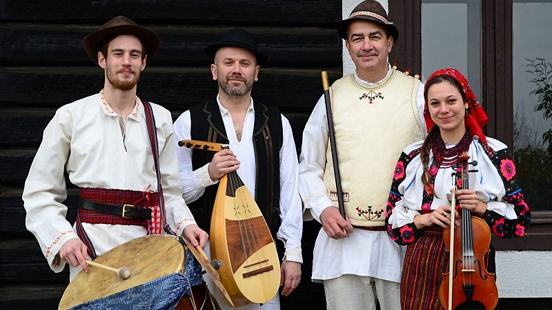 Mil mundos en Radio 5 - Tatros Együttes - 26/12/25 - Escuchar ahora