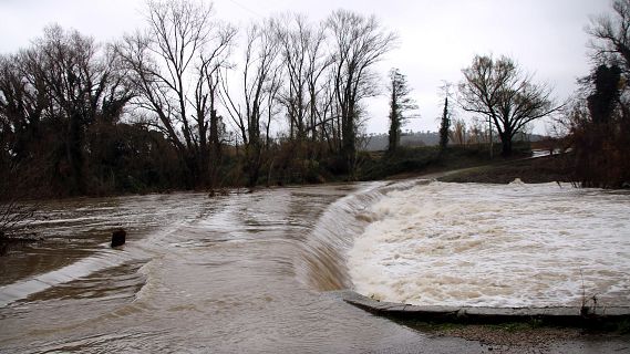 Les pluges perden intensitat després de tres dies de llevantada