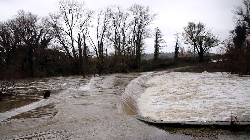 Les pluges perden intensitat després de tres dies de llevantada