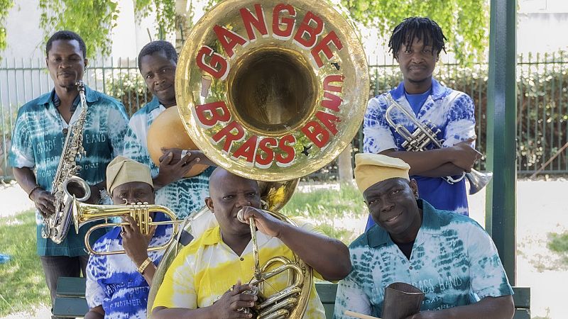 Mil mundos en Radio 5 - Gangbé Brass Band - 02/01/26 - Escuchar ahora