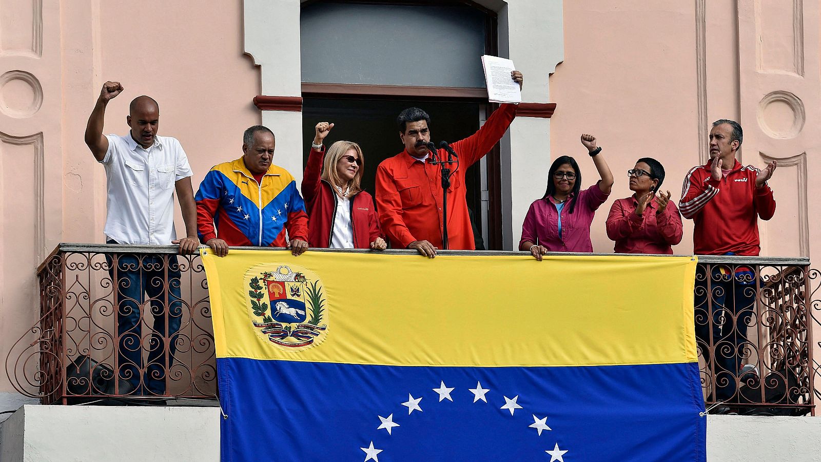 Maduro y su mujer serán juzgados en EE.UU. por presunto narcoterrorismo - Especiales informativos RNE | Escuchar